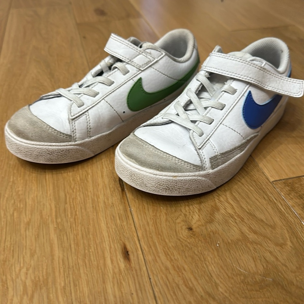 Boys Nike Shoes || Size 2Y